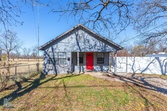 Building Photo - 218 N 4th St W