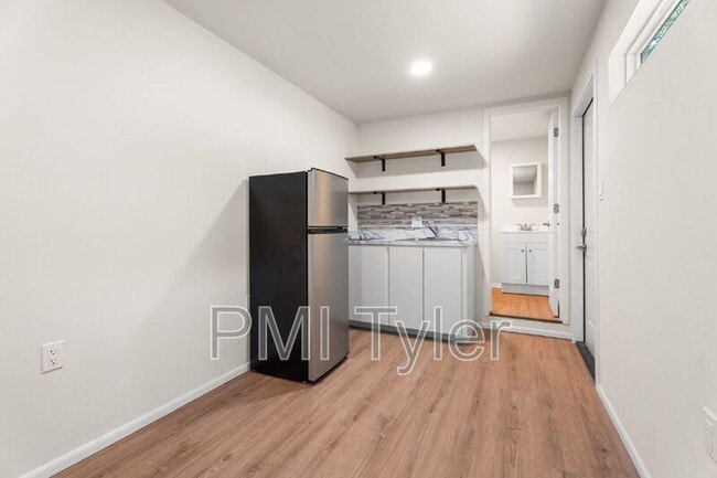 Building Photo - 20248 County Rd 2138