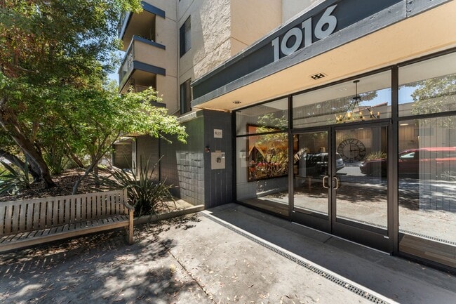 Foto del edificio - 1016 Continentals Ave