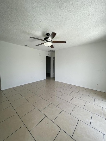 Foto del edificio - 3255 Bloomingdale Villas Ct