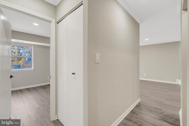 Foto del edificio - 5806 Cove Landing Rd