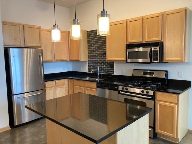 Building Photo - 2650 University Ave W