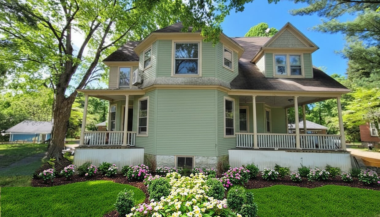 Exterior - 128 W Main St