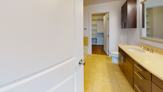 Interior Photo - 100 Pier 4