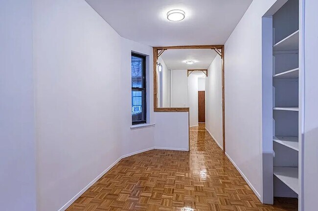 Foto del edificio - 230 E 83rd St