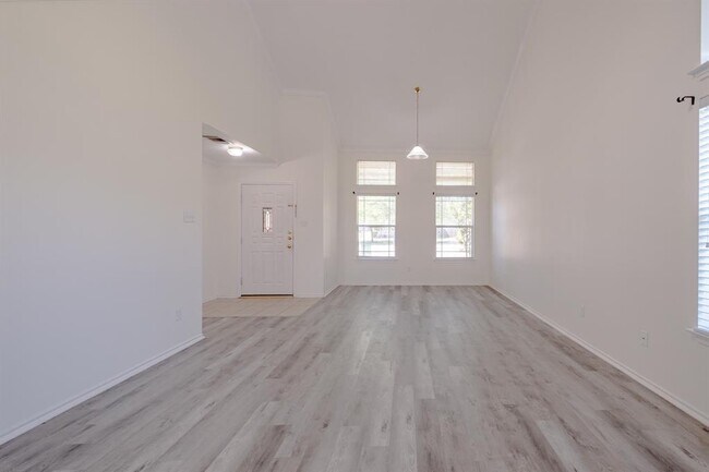 Foto del edificio - 2202 Piedmont Ct
