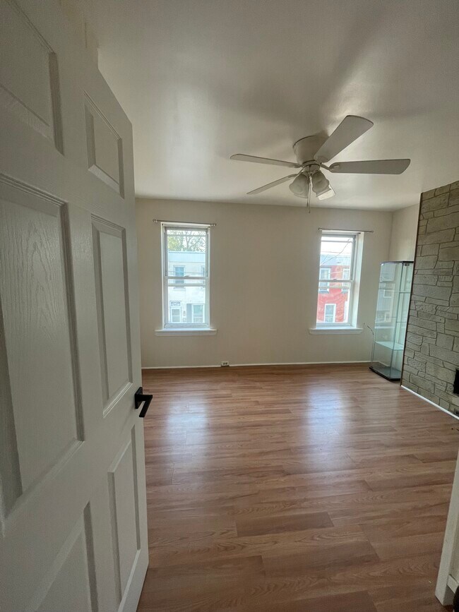 Foto del edificio - 3033 Chatham St