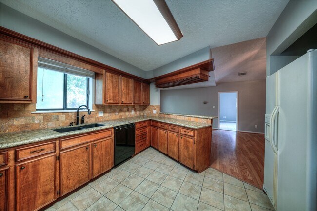 Foto del edificio - 25 Shady Oak Ln