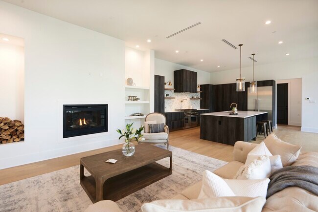 Building Photo - 8926 Croes Dr