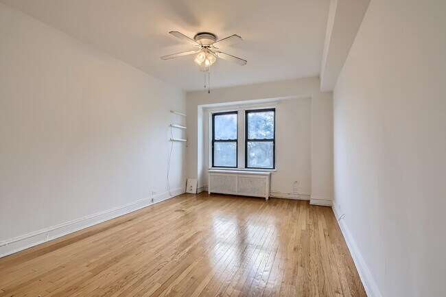 Foto del edificio - 6700 S Crandon Ave
