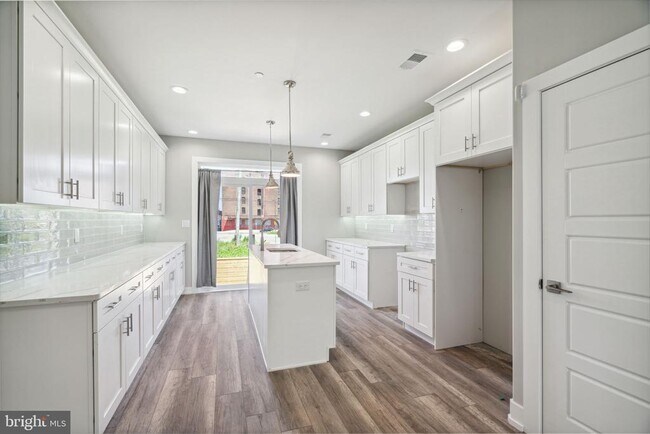 Foto del edificio - 2429 N 3rd St