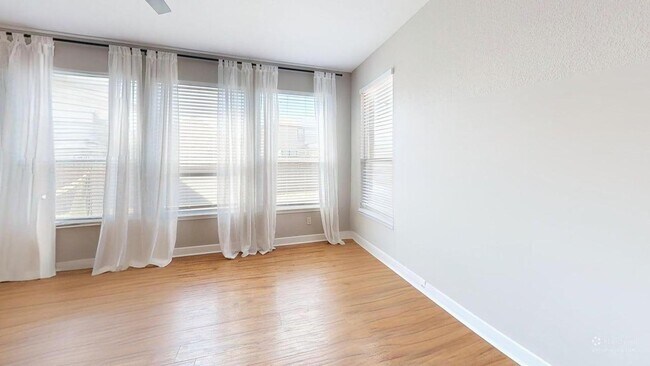 Foto del edificio - 2105 Huxley Ln