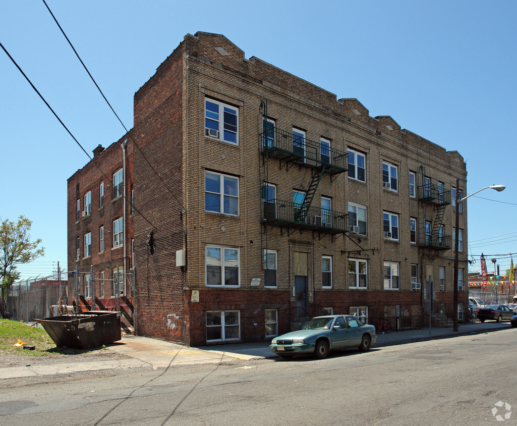 Building Photo - 231-235 South St