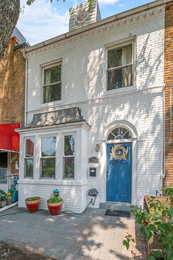 Foto principal - 1237 17th St NE