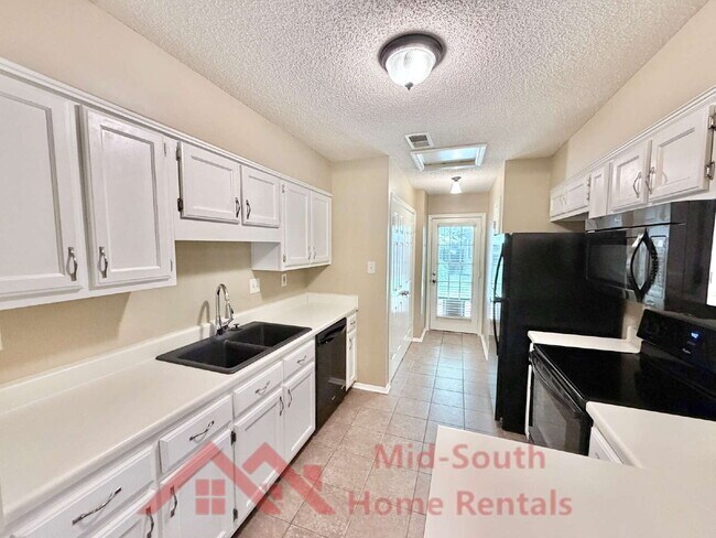 Foto del edificio - 8339 Honey Dew Cove