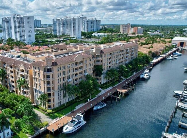 Foto del edificio - 3001 NE 185th St