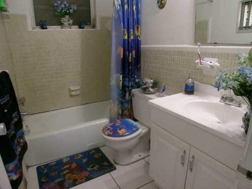 Interior Unit Photo 2 - 704 NE 8th St