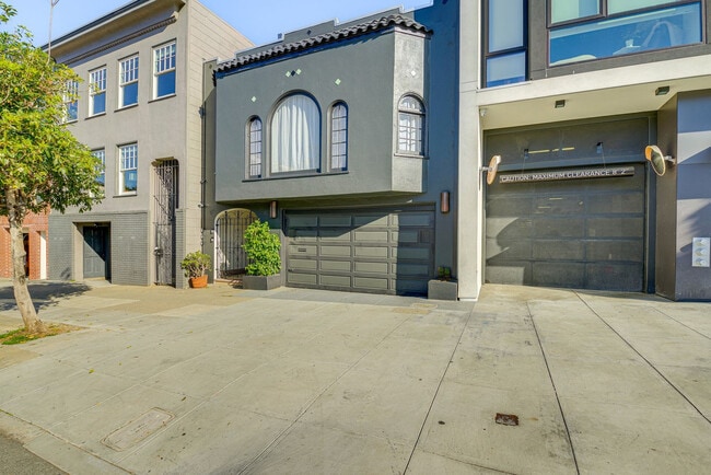 Building Photo - 3232 Divisadero St