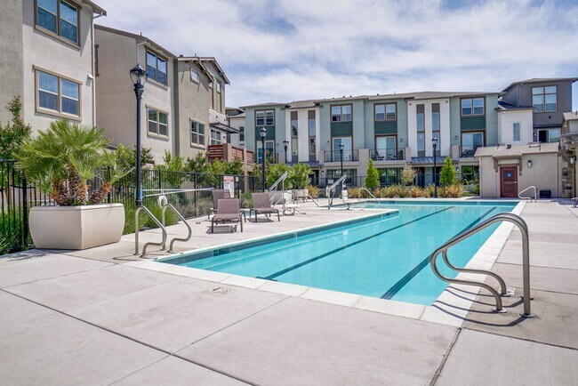 Foto del edificio - Gorgeous Santa Clara Home with Pool, EV Ho...