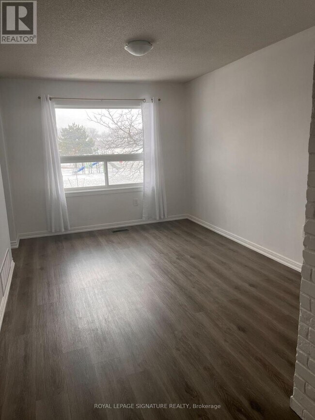 Photo du bâtiment - 333 Meadows Blvd