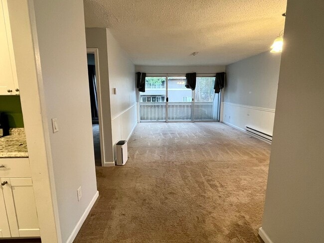 Building Photo - 1 bed//1bath Secluded Corner-Unit Condo with Private Deck in Lynnwood