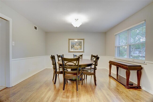 Building Photo - 11102 Atwell Dr