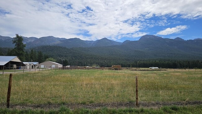 Building Photo - Fully Furnished house on 40 Acres Horse Pr...