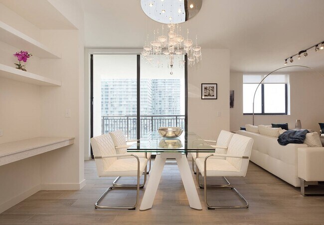 Foto del edificio - 999 SW 1st Ave