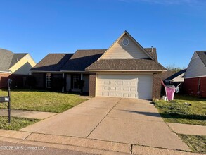 Building Photo - 1664 Madison Cove E