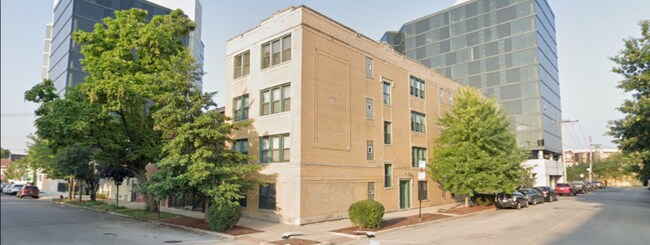 Building Photo - 2709 W Belden Ave