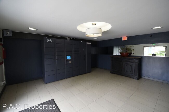 Building Photo - 1 br, 1 bath Apartment - 11505 Riverside D...