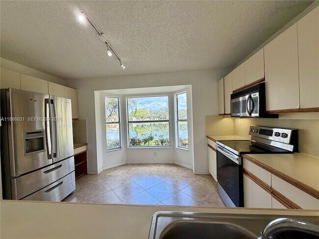 Building Photo - 12619 NW 11th Pl