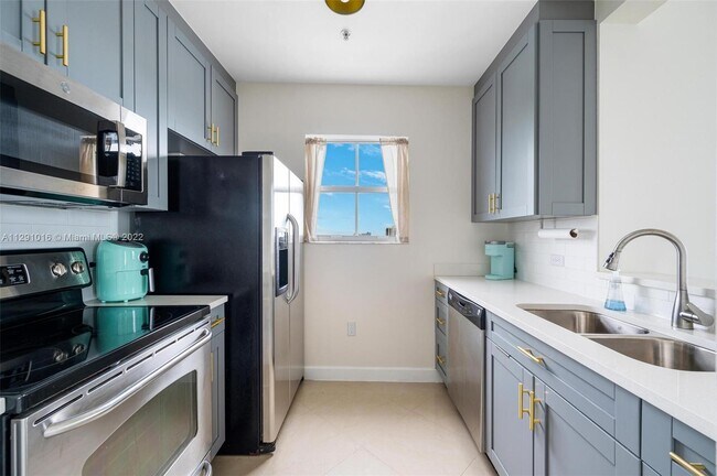 Kitchen - 2600 SW 27th Ave
