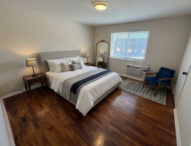 Foto del edificio - Updated 2-Bedroom Townhouse Near Mott Park