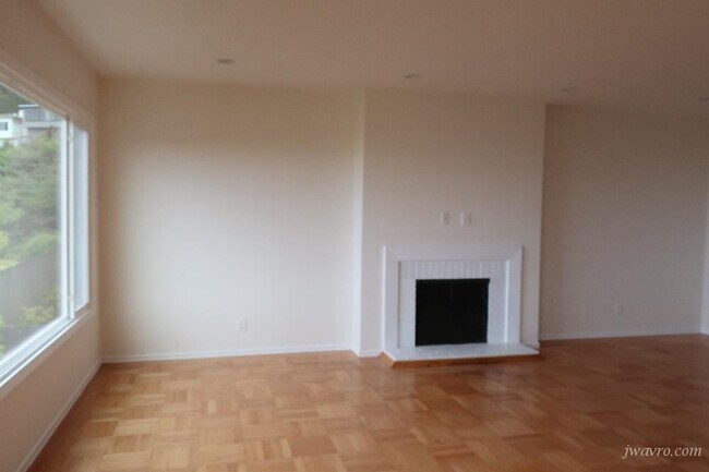 Building Photo - 15 Lake Forest Ct