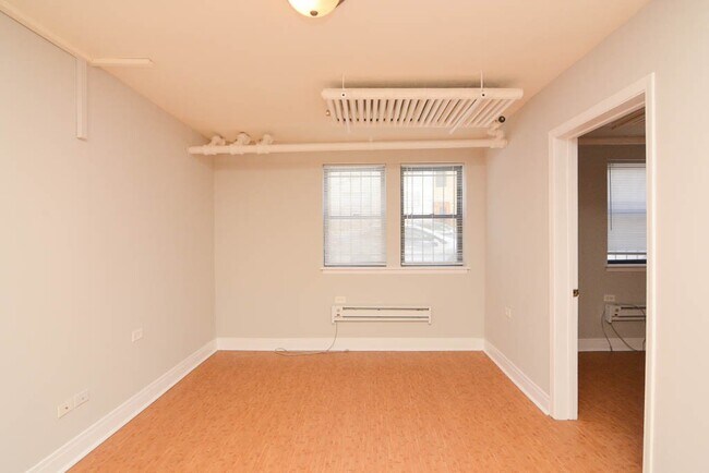 Foto del edificio - 5736 N Winthrop Ave