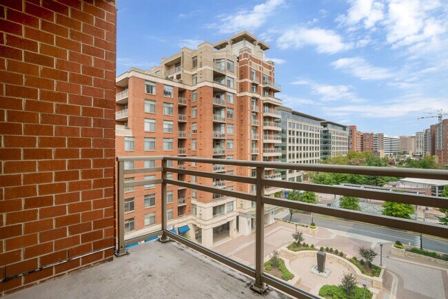 Foto del edificio - This luxury 2 bedroom condo has phenomenal...