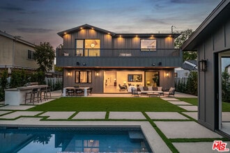 Building Photo - 4210 Kraft Ave