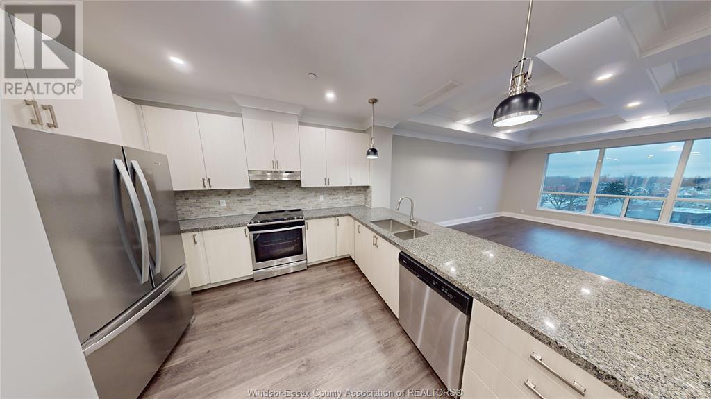 Primary Photo - 121 King St W