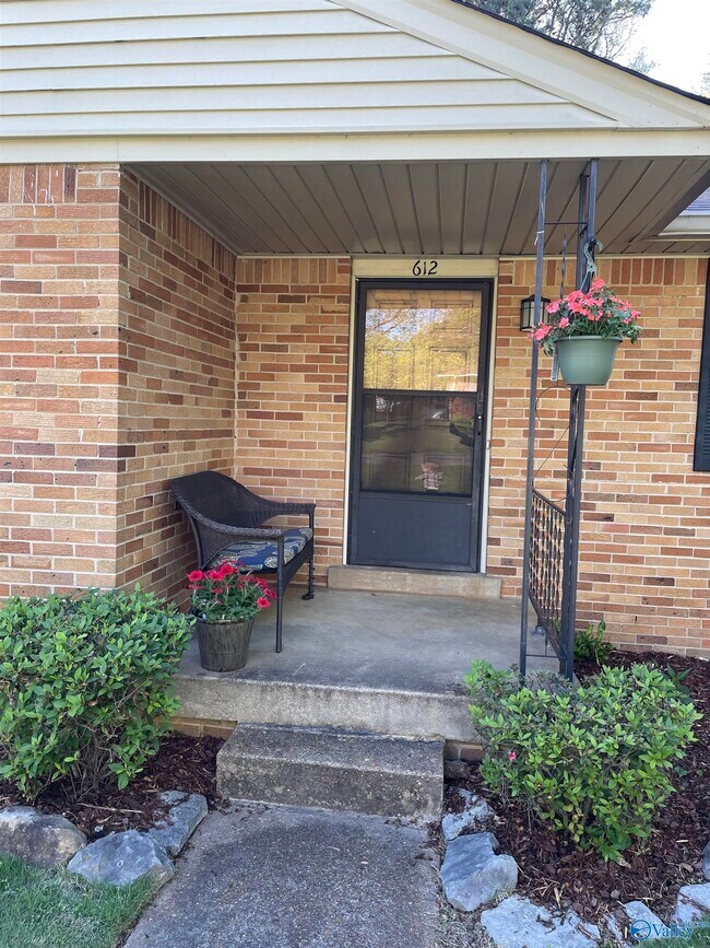 Foto del edificio - 612 Drummond Rd SW