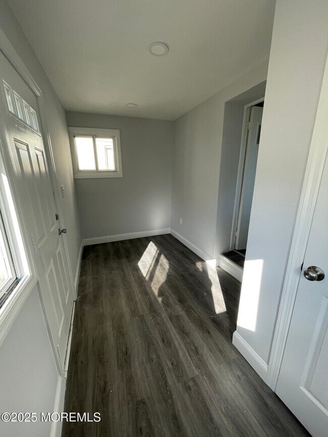 Building Photo - 405 Myrtle Ave