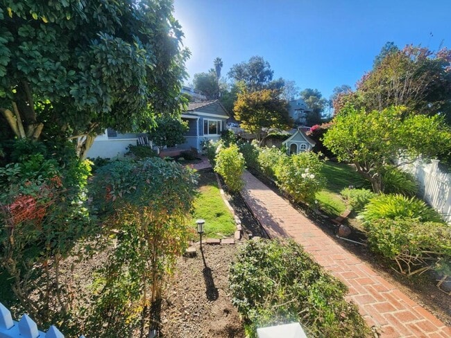 Building Photo - 9345 Golondrina Dr