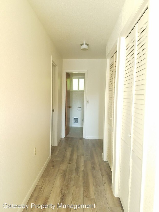 Building Photo - 1 br, 1 bath Apartment - 220 E WILSON ROAD