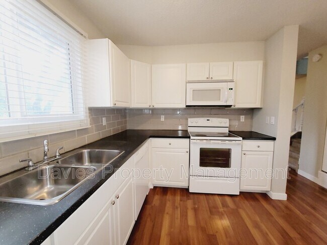 Photo du bâtiment - 1748 Lakewood Rd S NW
