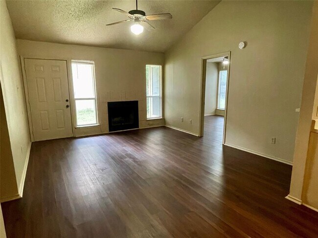 Building Photo - 2044 Redwing Way