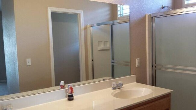 Building Photo - 4 bedroom in Sacramento CA 95829
