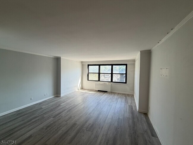 Foto del edificio - 285 Aycrigg Ave