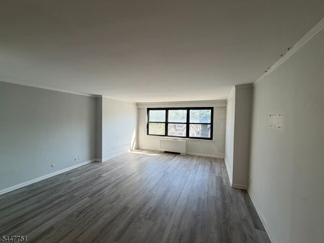 Building Photo - 285 Aycrigg Ave