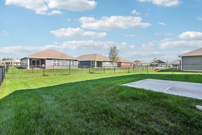 Building Photo - Fantastic 5bd/3ba home! Coming soon!