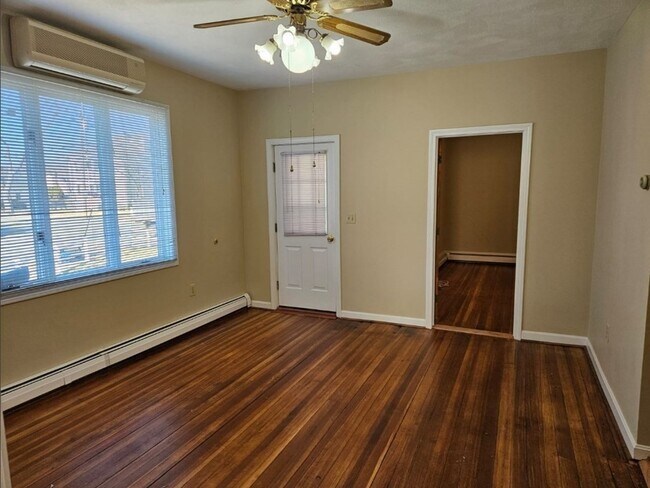 Building Photo - 352 Lincoln Ave